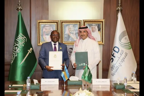 The Saudi Fund for Development (SFD) Chief Executive Officer, H.E. Sultan Al-Marshad, and Hon. Isacc Chester Cooper, Deputy Prime Minister and Minister of The Bahamas Ministry of Tourism, Investments & Aviation. Image Courtesy: The Saudi Fund for Development (SFD)